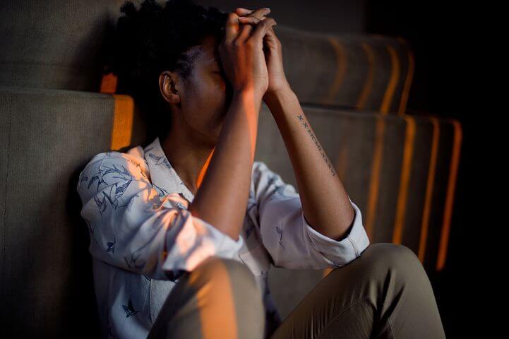 勉強中に起こる片頭痛の原因「悩みやストレス」