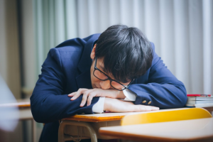 簡単に出来る授業中に寝ない方法