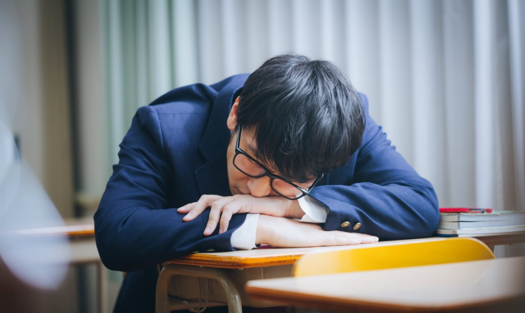 簡単に出来る授業中に寝ない方法